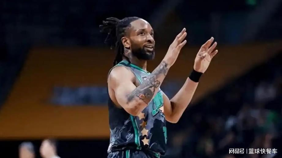 英超直播-CBA积分榜最新排名！上海逆袭广东杀回第2：辽篮被联手踢到第12